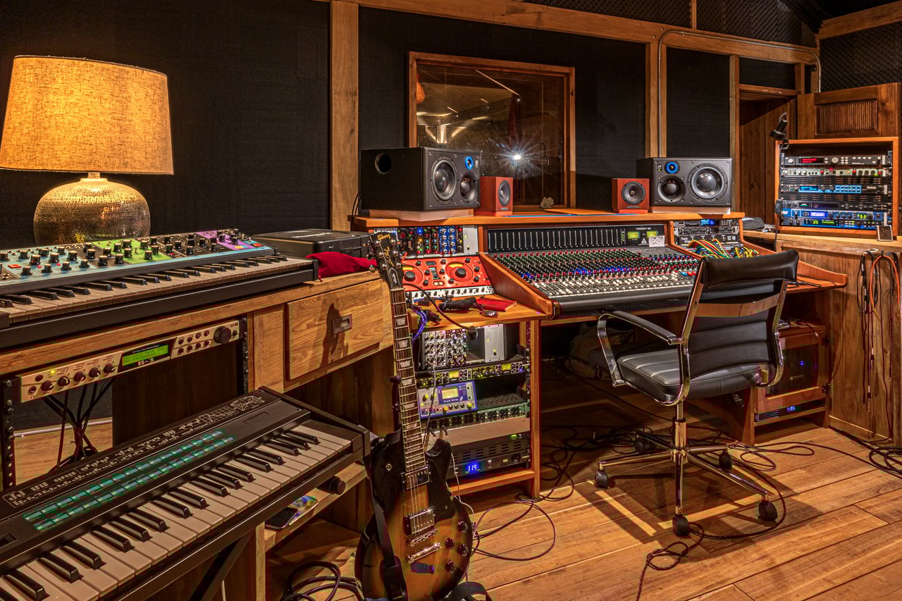 2.56 ACRES – 3 Bedroom Artistic Architectural Masterpiece, Recording Studio, Ocean View, Pool, 1 Bedroom Guest House!!!