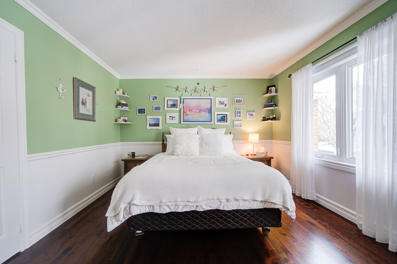 1296 Mapleridge Cres