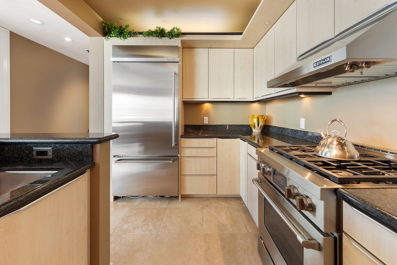 Elevated Corner with Downtown/Bay Views