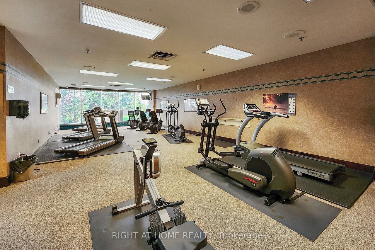 PENTHOUSE IN PRIME NORTH YORK 