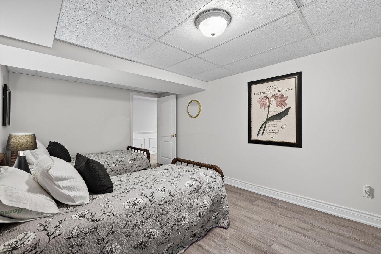 6 Falling Leaf Crt, Aurora