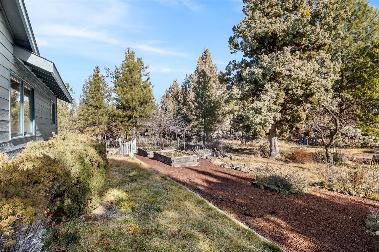 63545 Deschutes Market