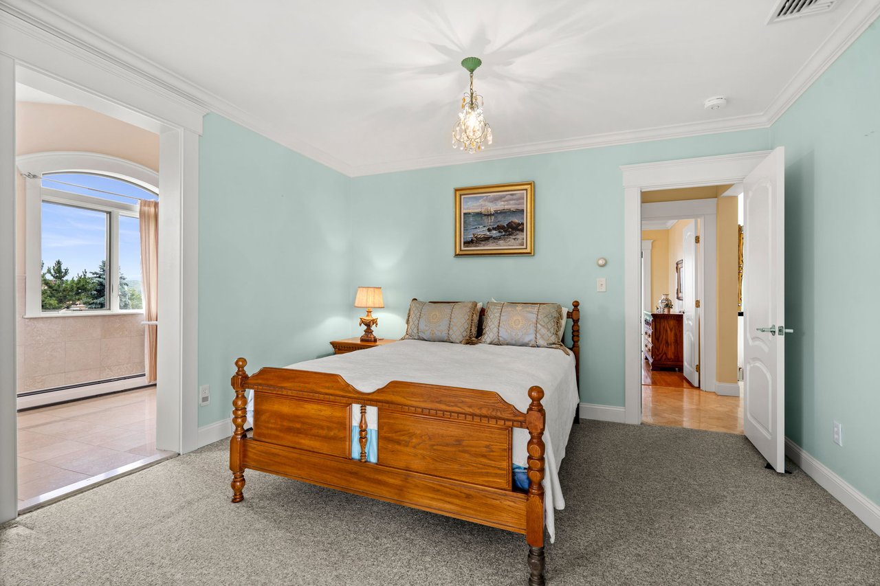 6 Naomi | Gloucester