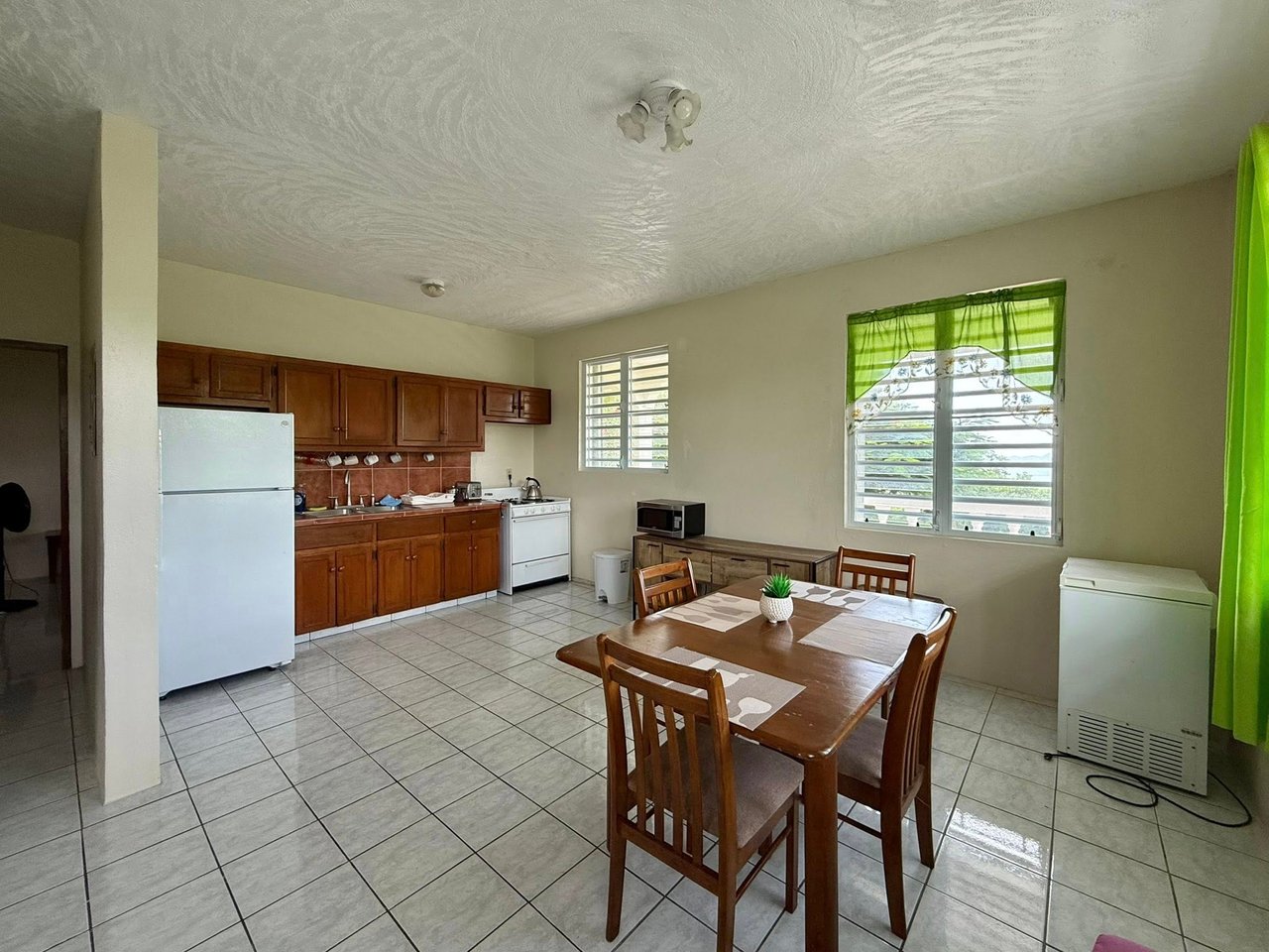 1076 Lambert 2 Bedroom Apartment