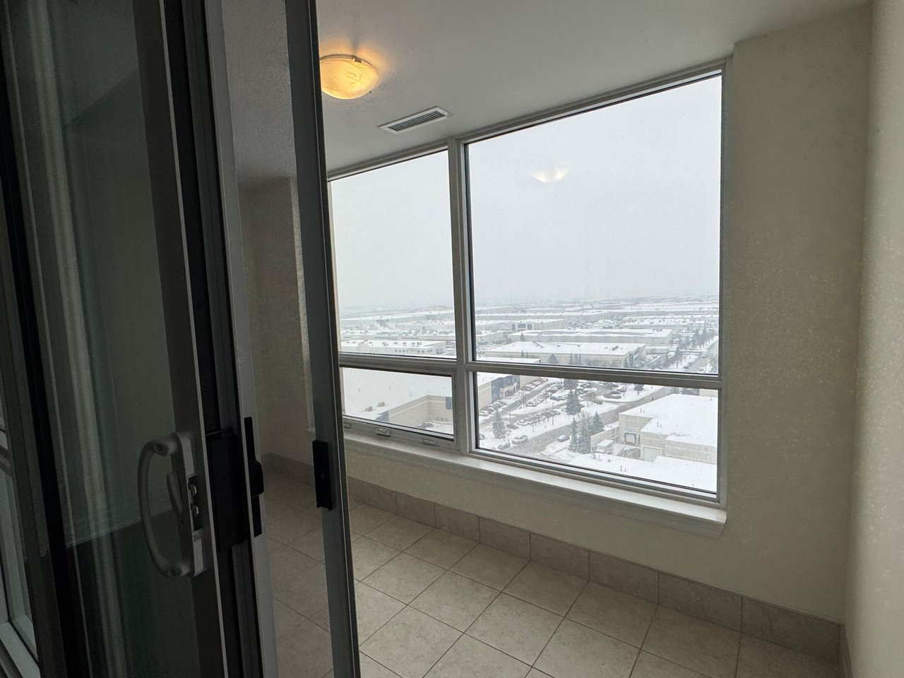 9075 Jane St Unit: 1606