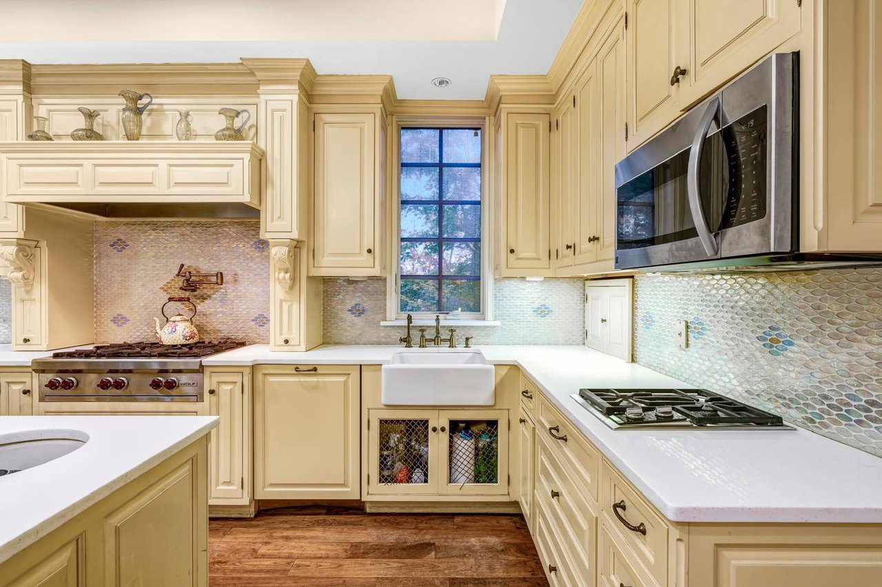 850 E 23rd Street private house