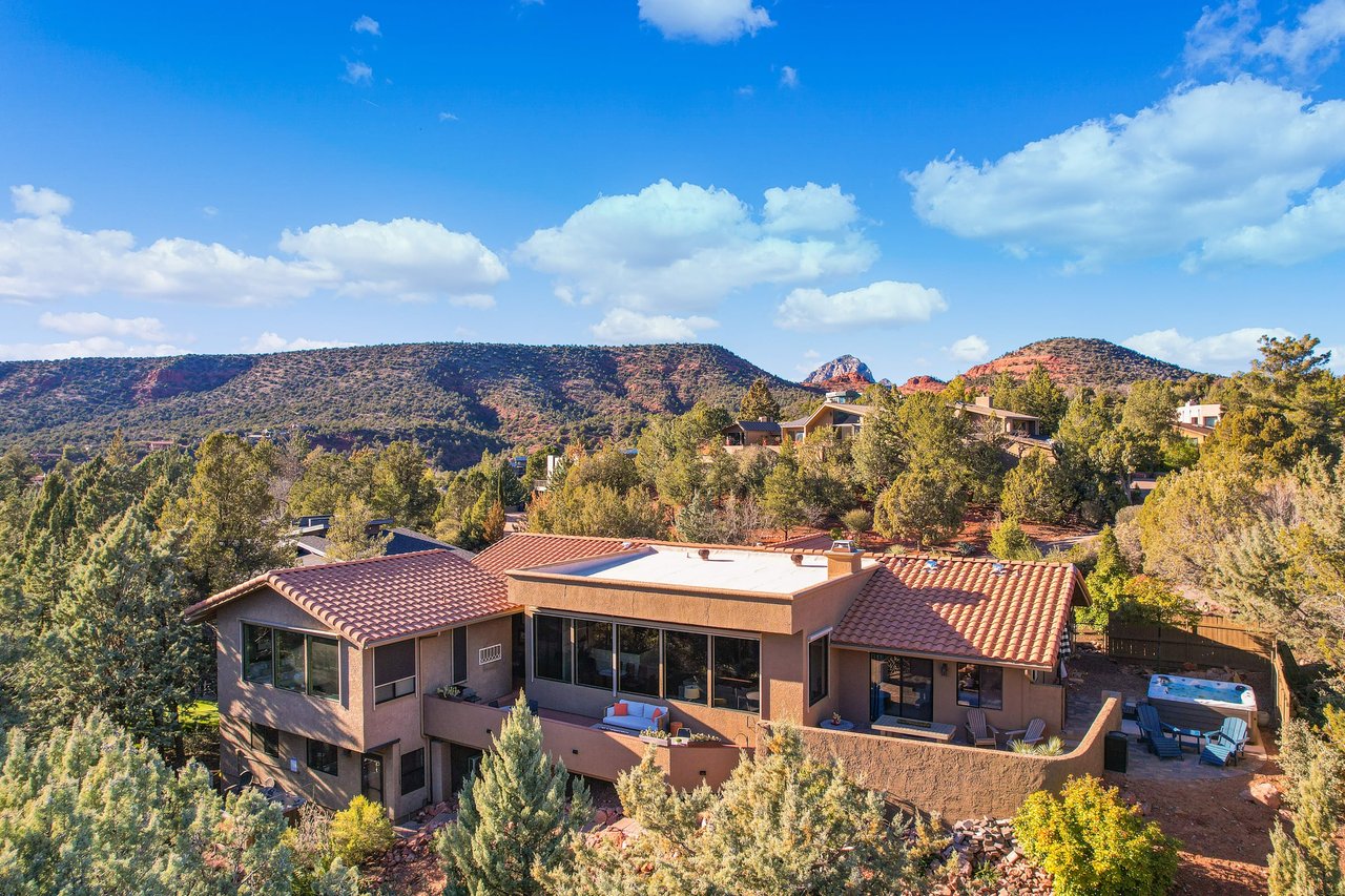 Mammoth Rock Lodge-New Family Home Remodeled, 2 Hot Tubs & Game Room