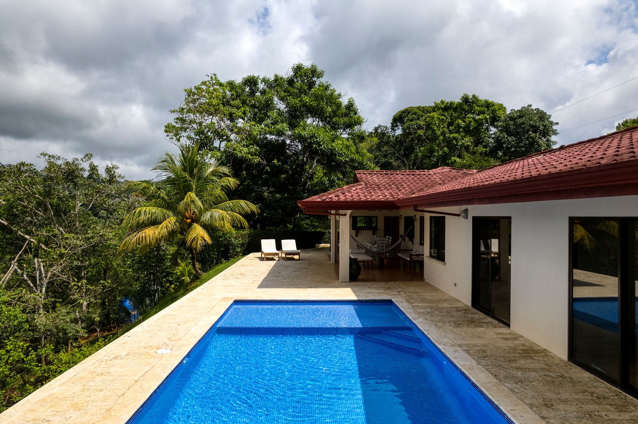 OCEAN AND MOUNTAIN VIEW 3 BEDROOM HOME WITH POOL IN LAGUNAS