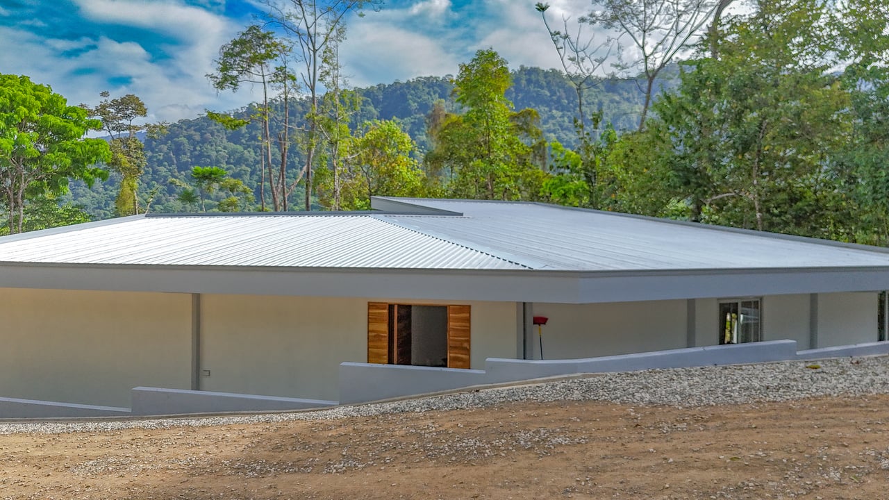 An Exclusive, Sunny Ridge-Top 4-Bed Designer House With Unforgettable Mountain & Jungle Views
