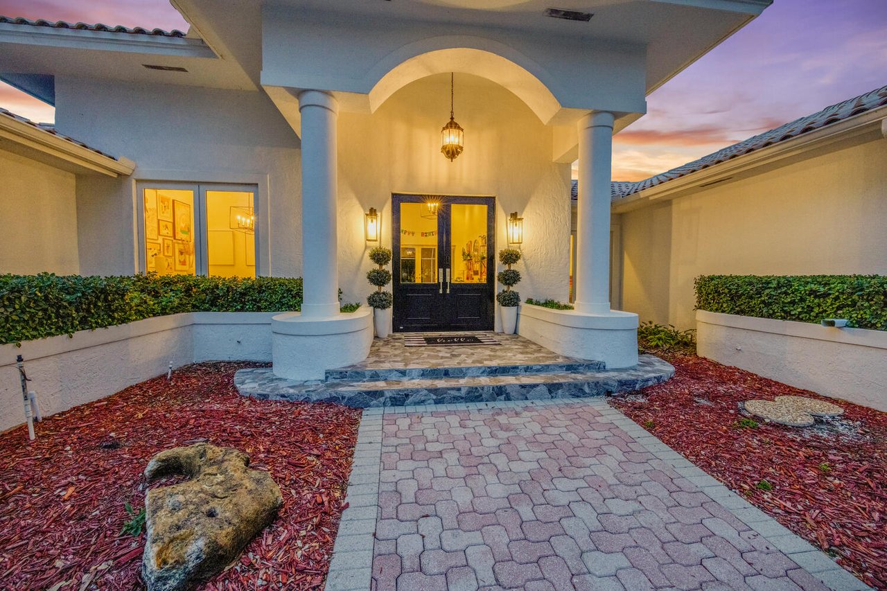 Palmetto Bay Perfection: Spacious, Serene, Stunning