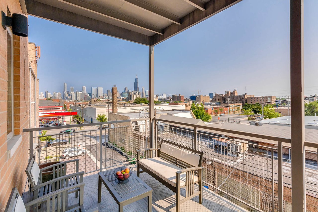 Just Listed | 1617 West Grand Avenue #3E for $659,900