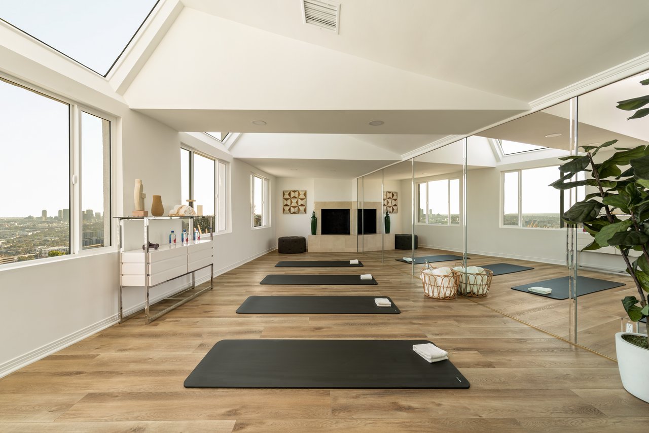 8527 Hedges Way, Hollywood Hills