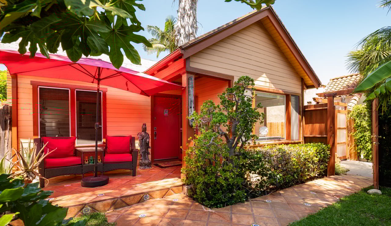 8921 Rosewood Ave, West Hollywood