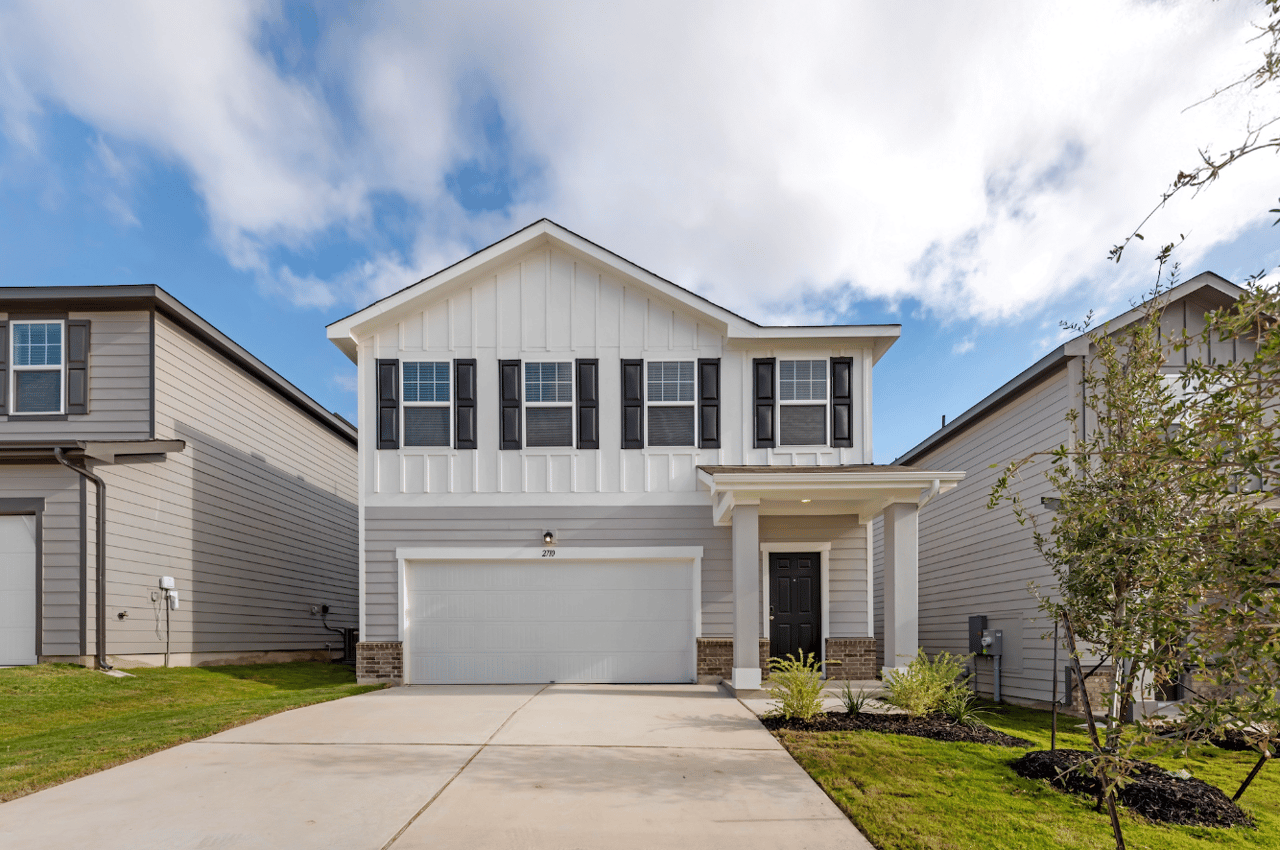 Move In by 12/31 up to 8 WEEKS FREE + $1500 Gift Card!