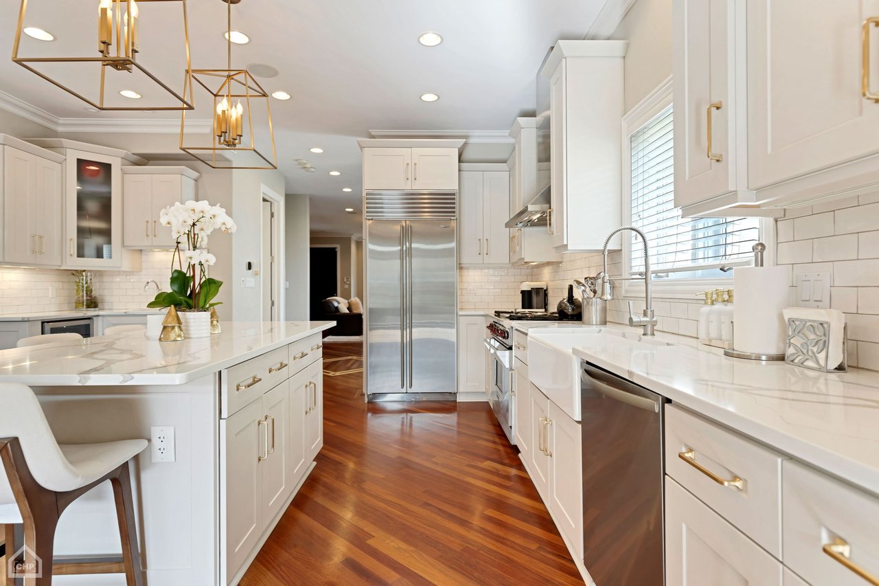 2115 W Superior Street 