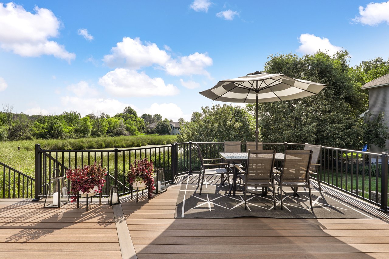Walkout 2-Story Overlooking the Elm Creek Park Reserve