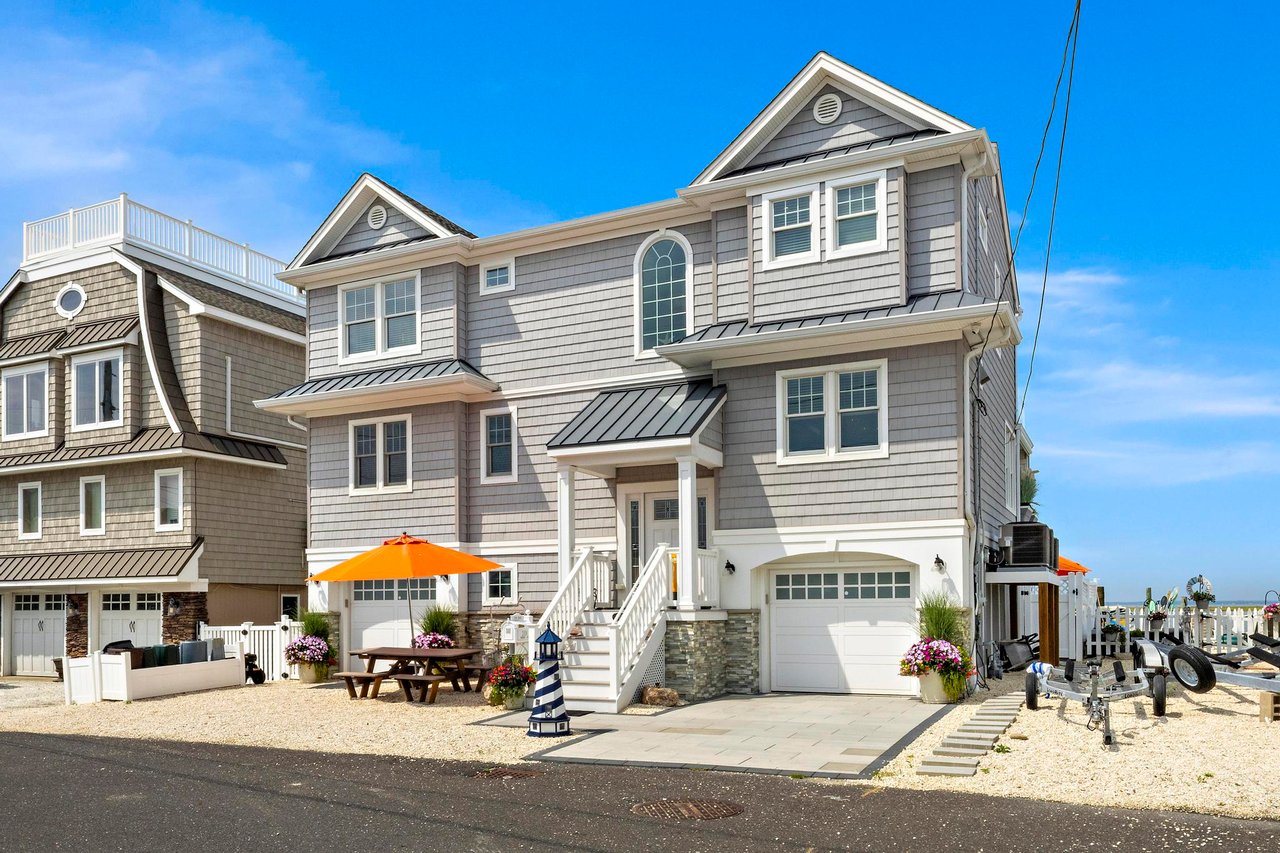 2108 Waverly Place