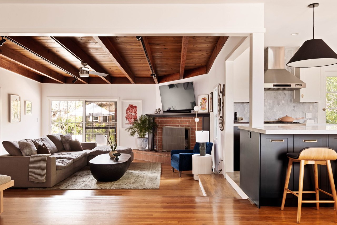 Effortless California Living in This Tarzana Ranch