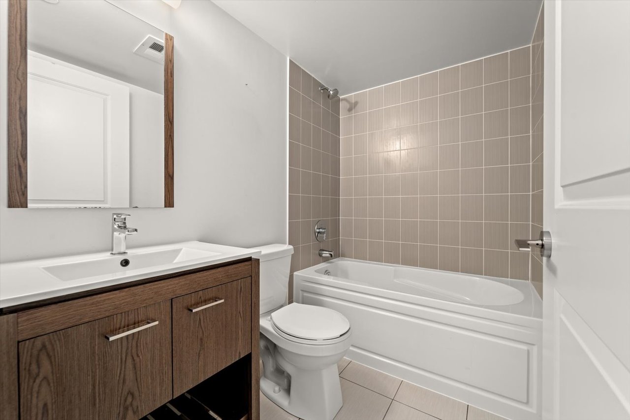 30 Meadowglen Pl 1106