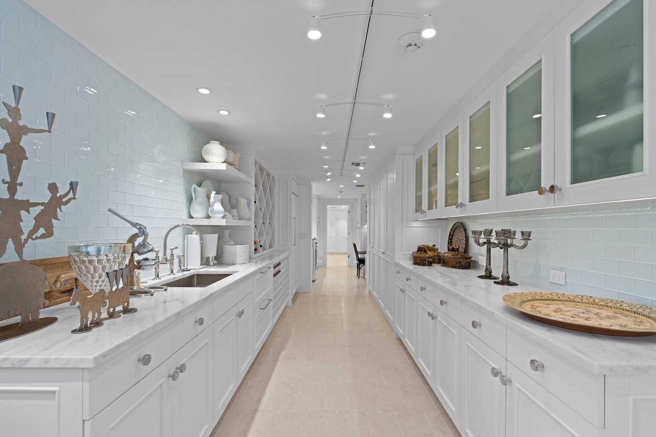 Entertainer’s Paradise in Prestigious Estate Section Enclave