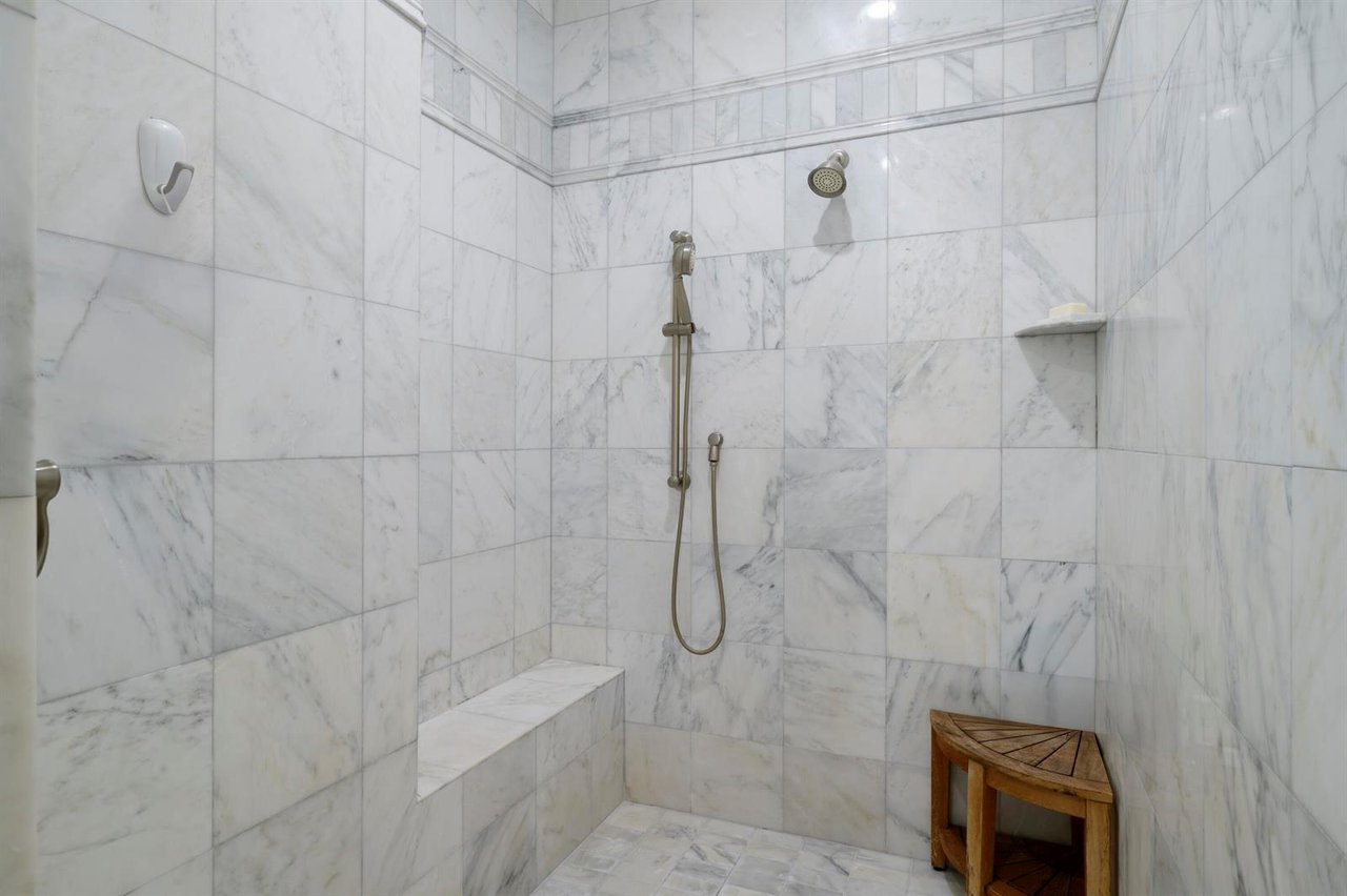 1950 Portage Landing N