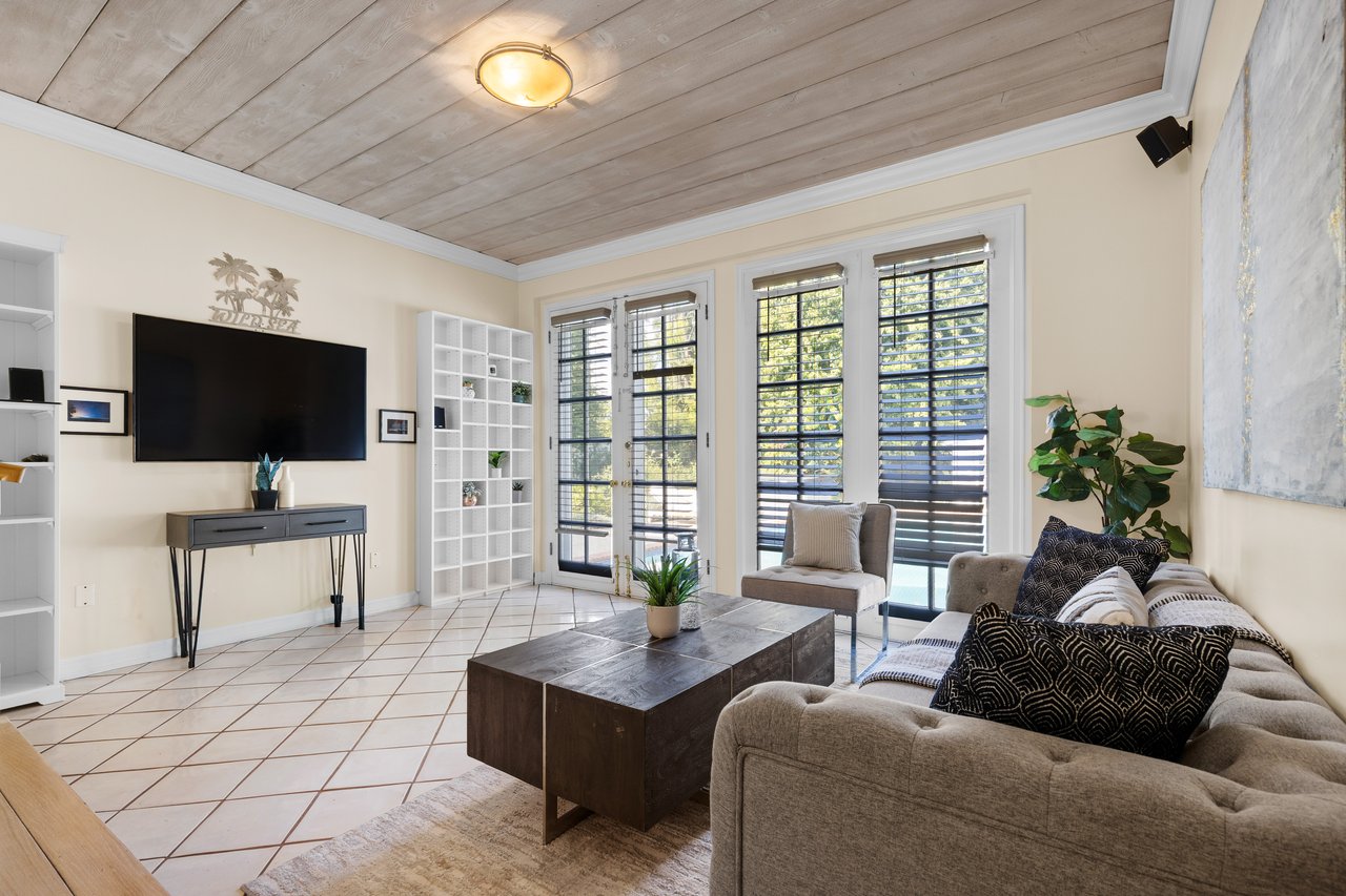 15435 Sutton St, Sherman Oaks