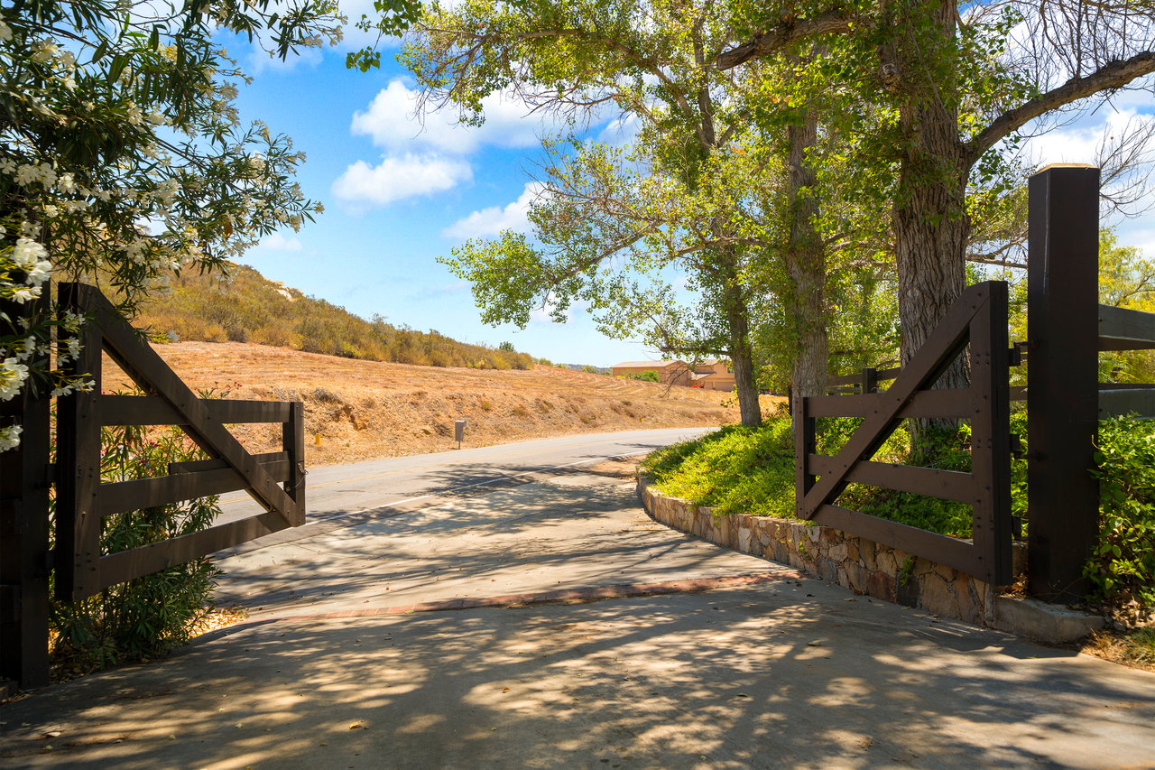 38785 Avenida Bonita
