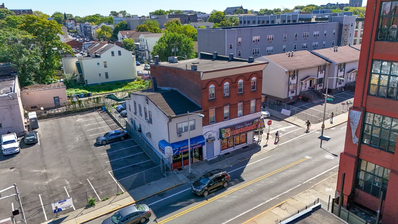 217 Straight St - Straight Street Rooms & Retail 