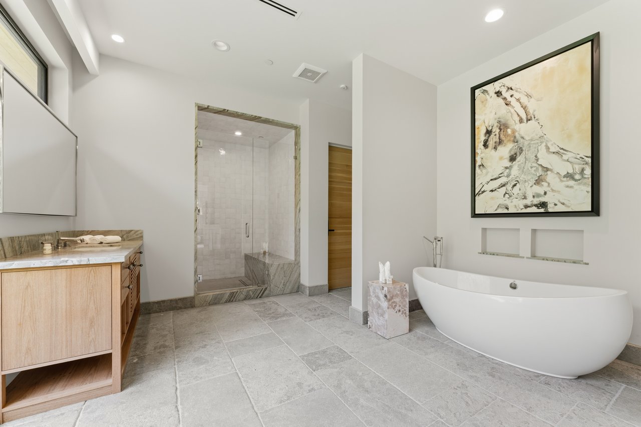 Bowmont Dr, 90210