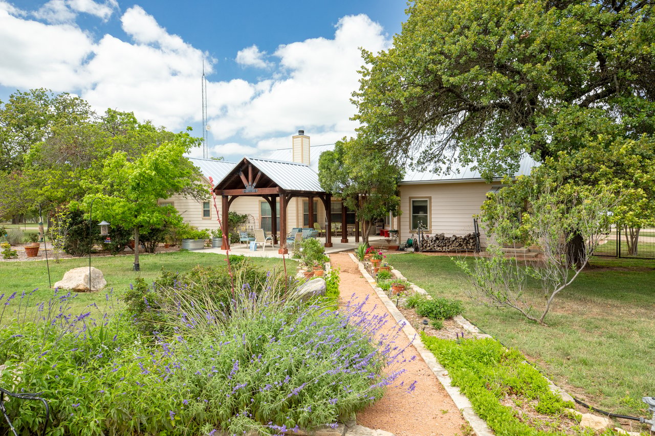 156 Northview Ln, Fredericksburg, TX