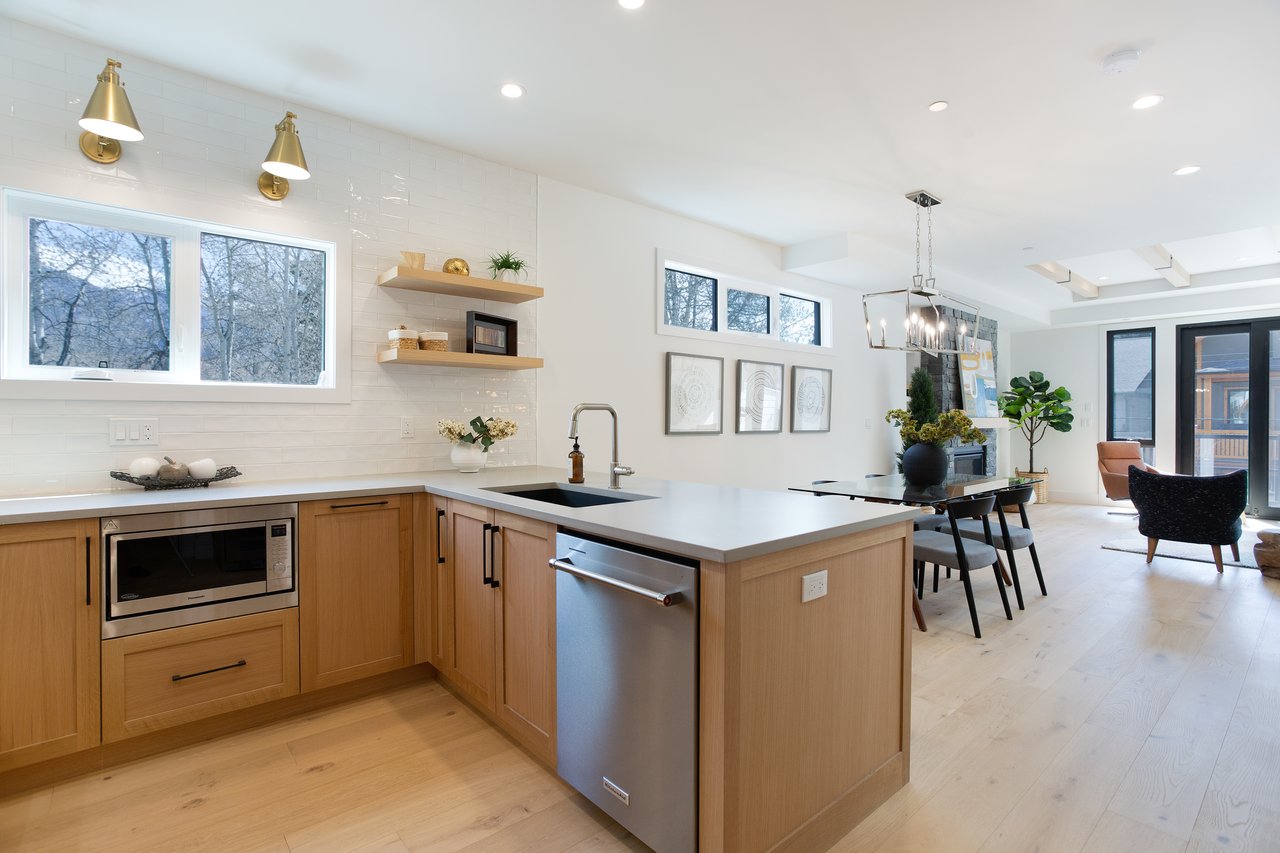 2(SE) - 833 6th Street