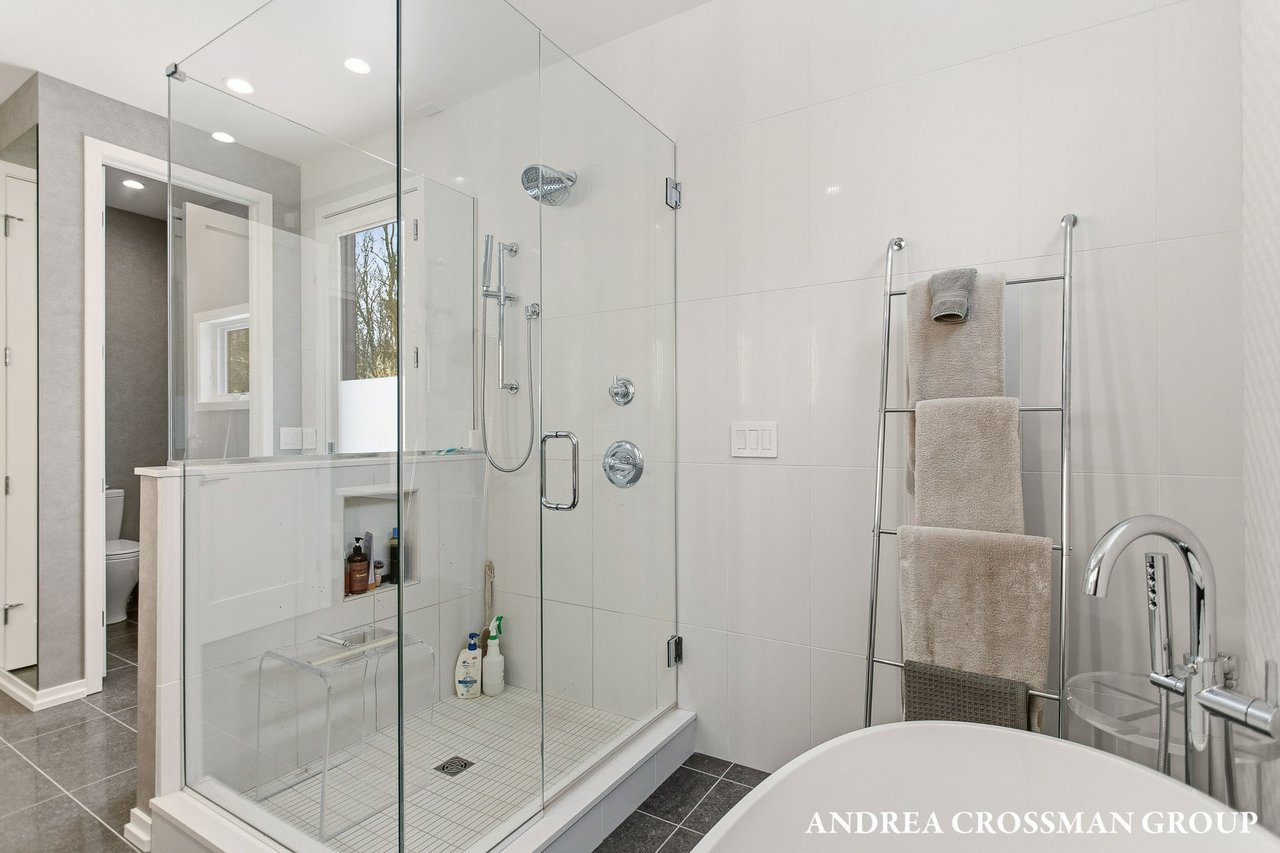 6919 Bendemeer Drive