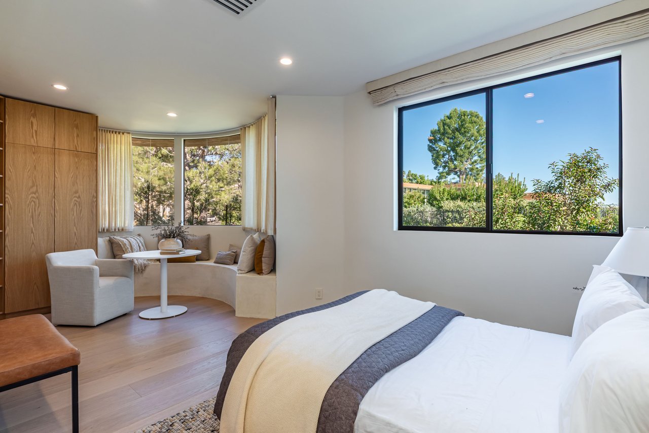 1705 Carla Ridge, Beverly Hills