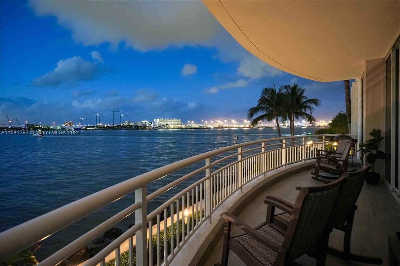 848 Brickell Key Dr Unit 204