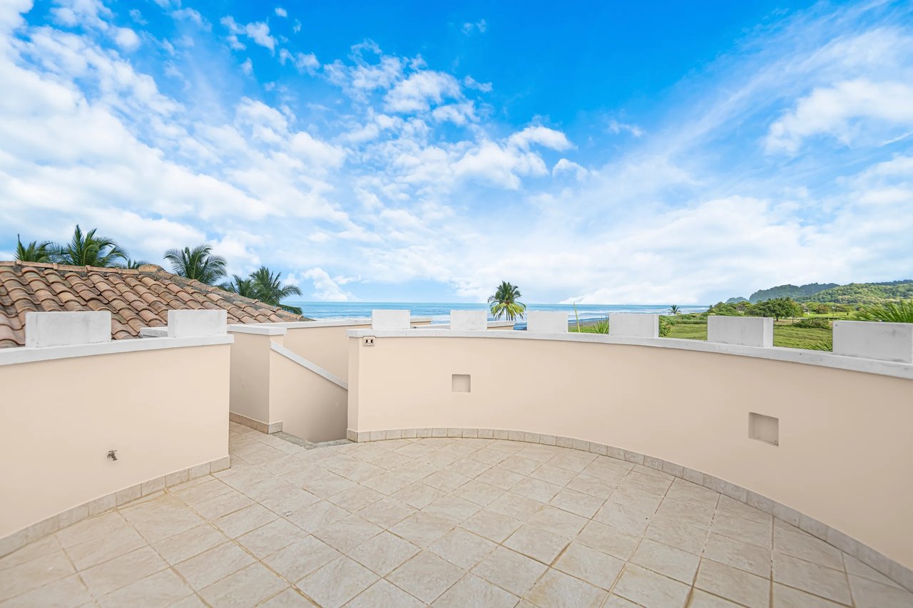 Hermosa Villa Beachfront Estate