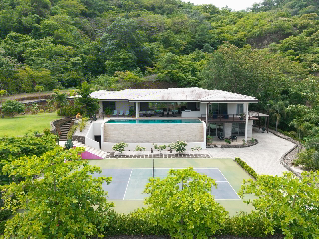 Casa Pickle on the Hill | Spacious Private Estate with Pickleball Court, Mature Gardens & Independent Guest Apartment