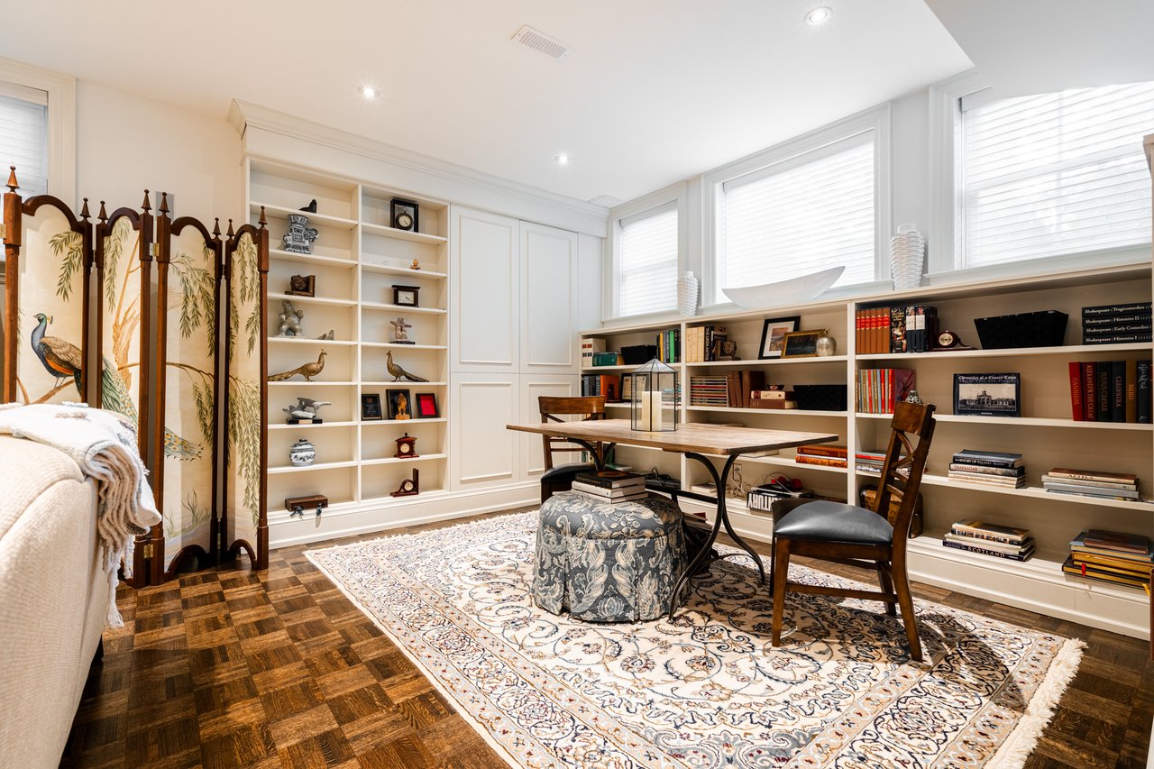 275 Glen Manor Dr E