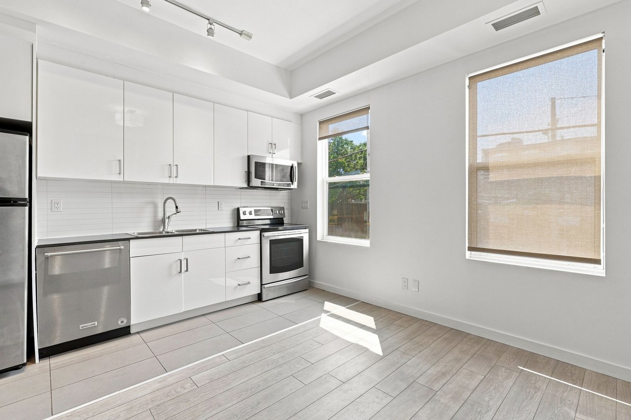 433 Parliament St Unit 201