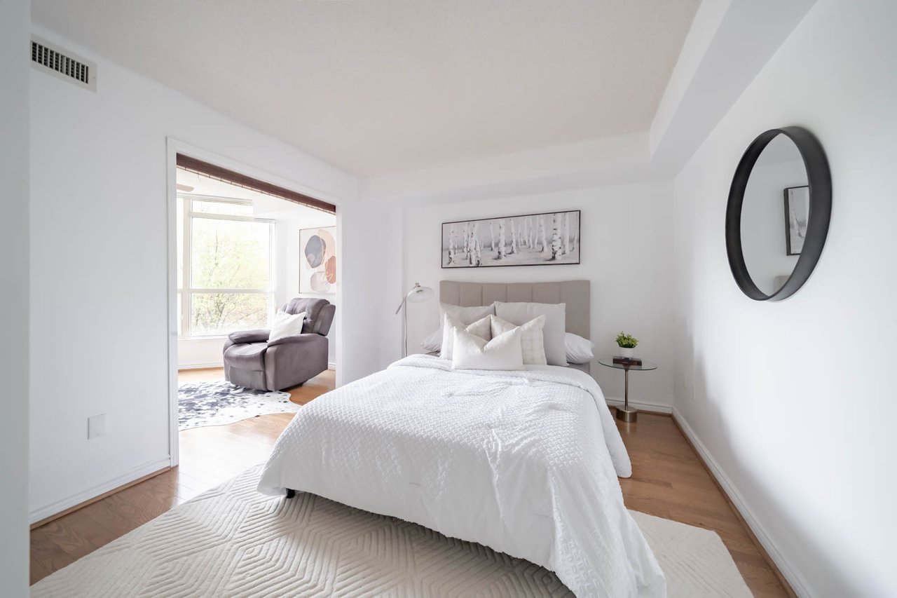301-7300 Yonge Street 
