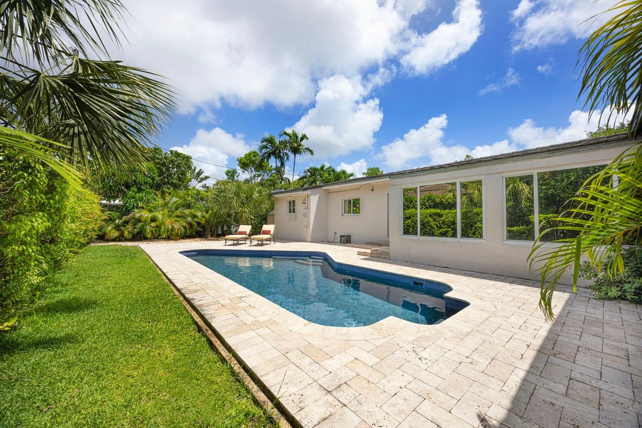 Under Contract in Just 1 Day: 6610 Santona St Sells for $2,200,000