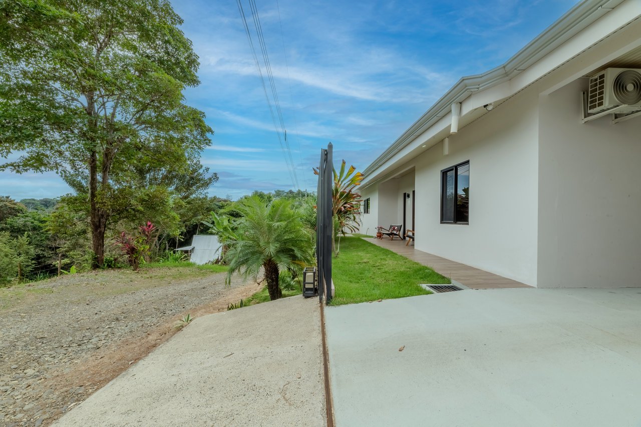 Vista de la Montaña House - Beautiful residence in the desirable Finca Los Alfaro - Quepos