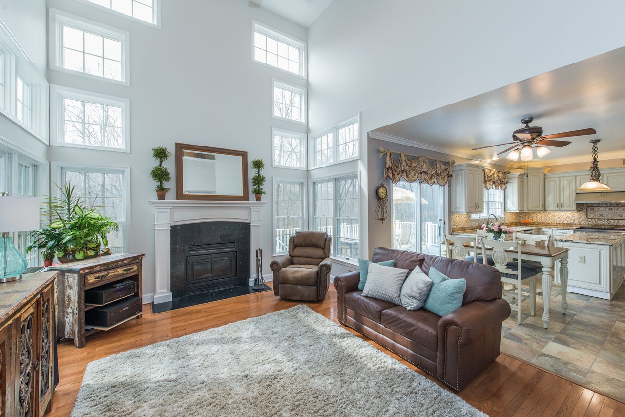 212 Deerlea Ln