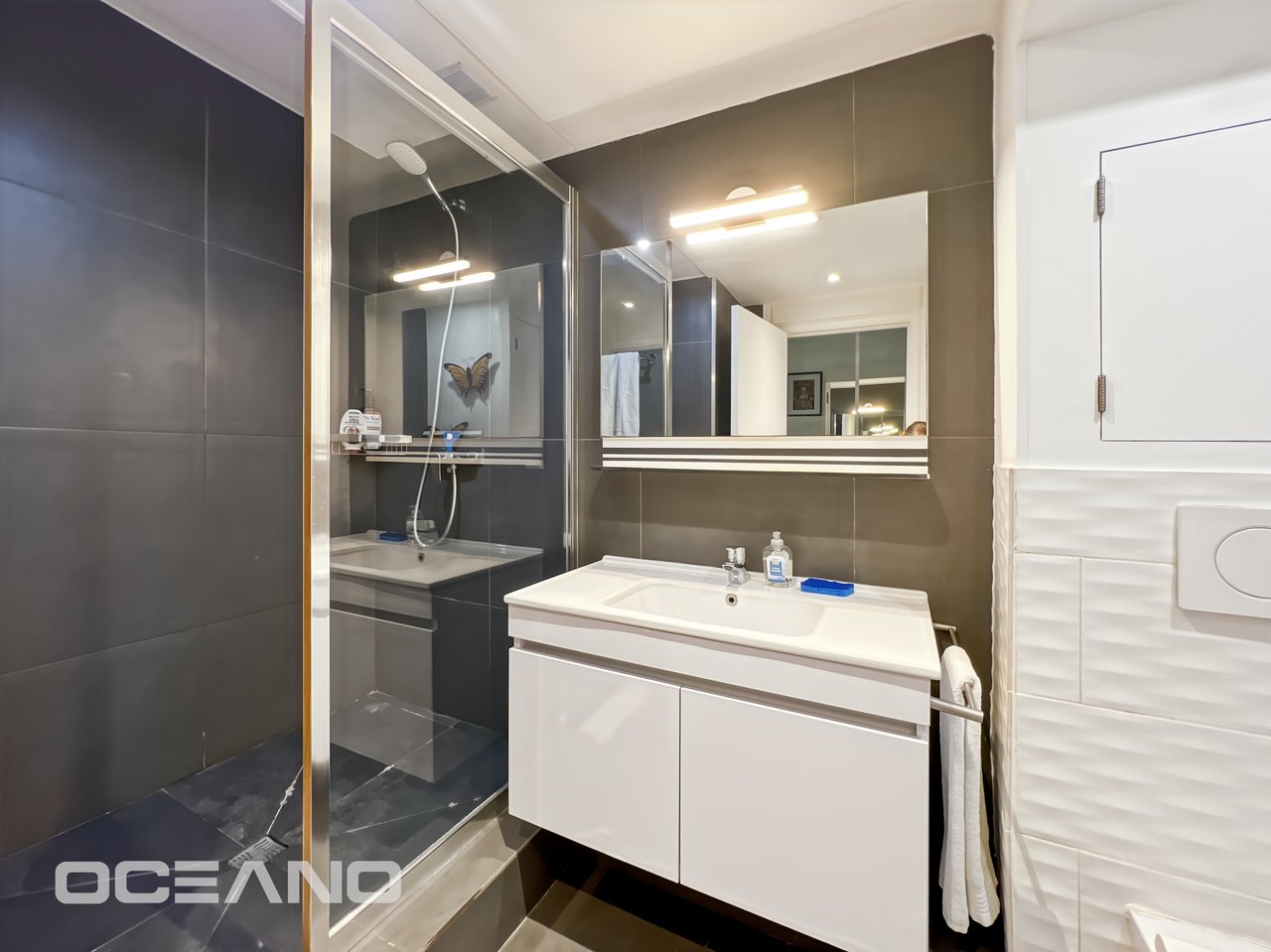 Sea View Apartment with Terrace & Pool