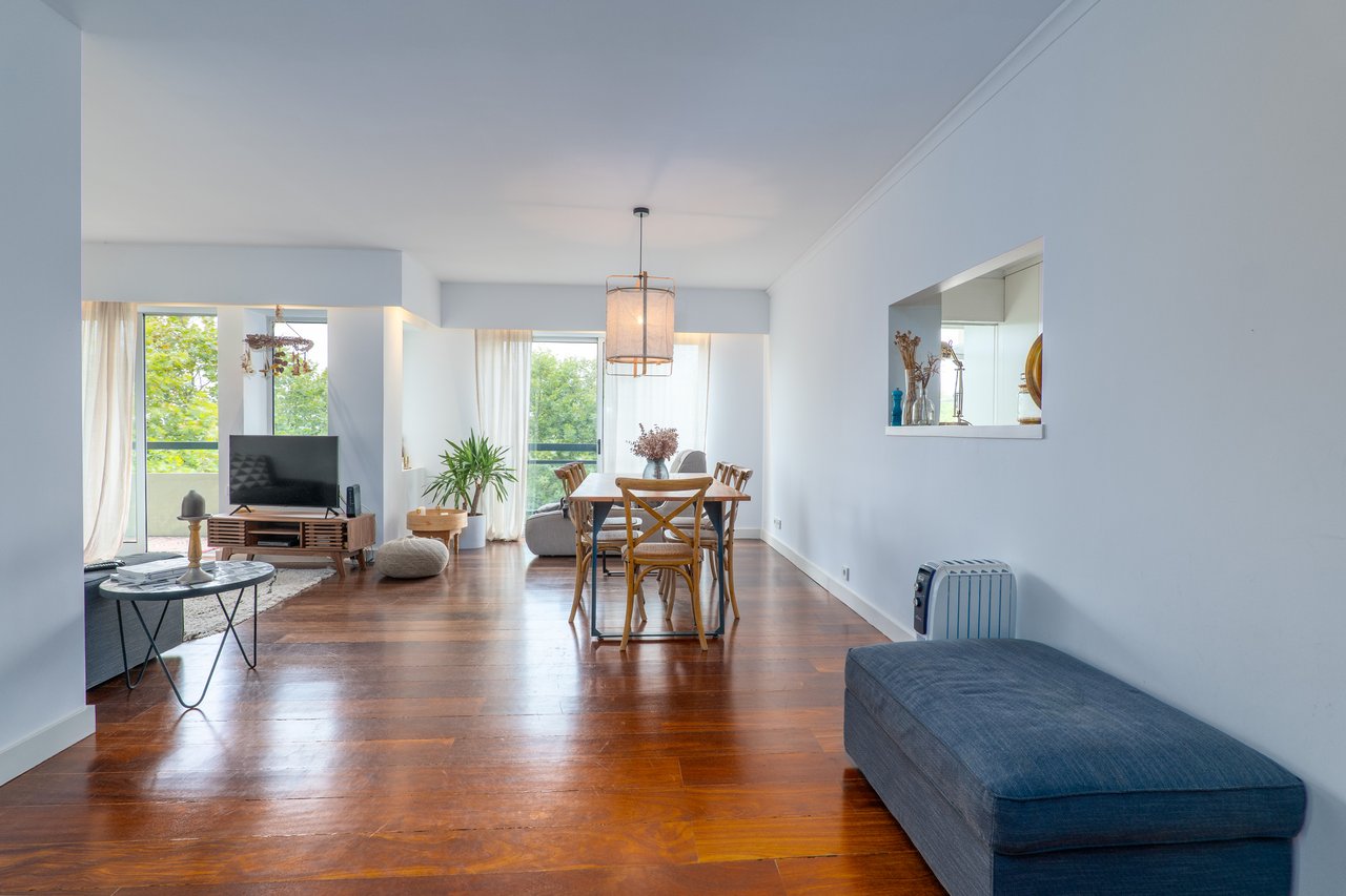 Sea View 2-Bedroom Apartment for Rent in Tranquil Foz Location