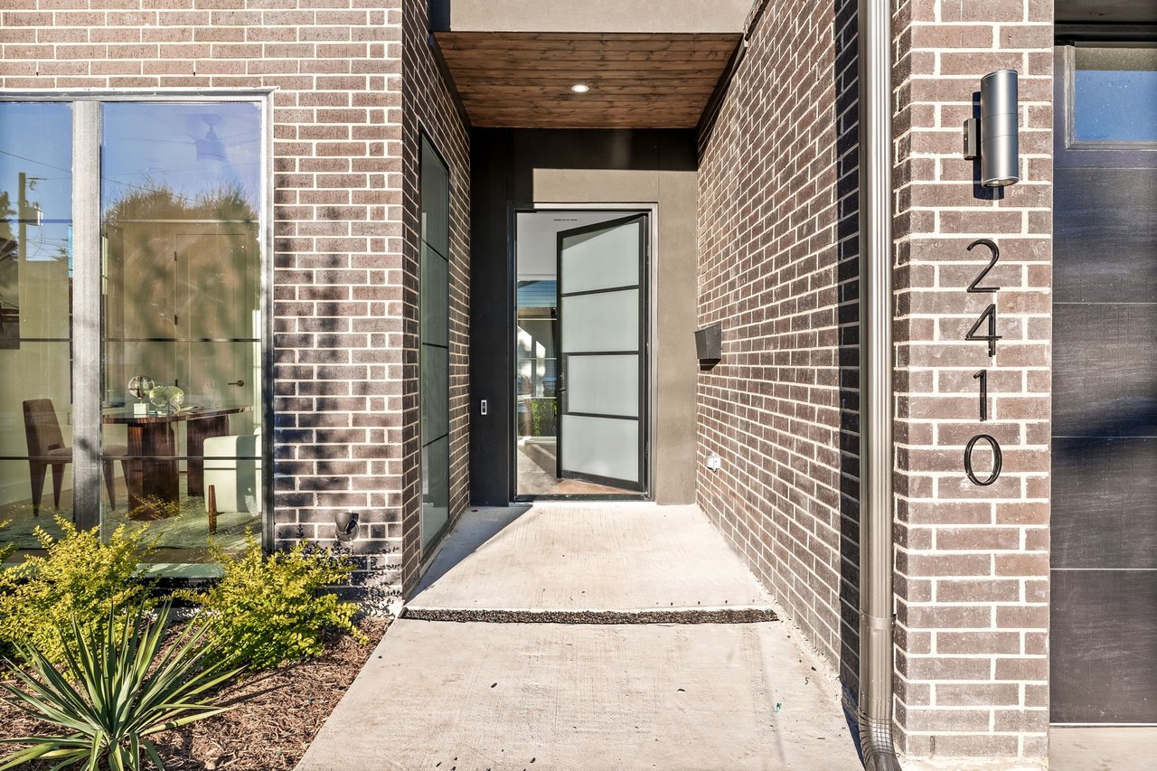 2410 N Prairie Avenue