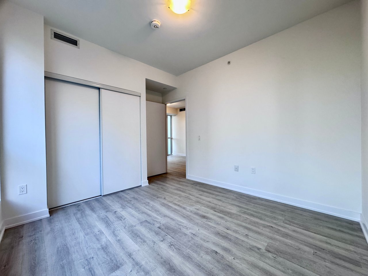 15 Richardson Street 823, Toronto C08 Unit: 823