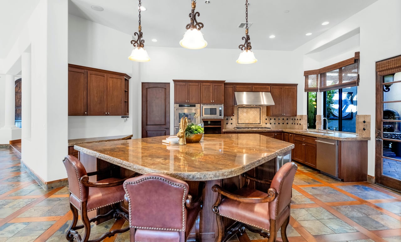 7233 E ROYAL PALM RD