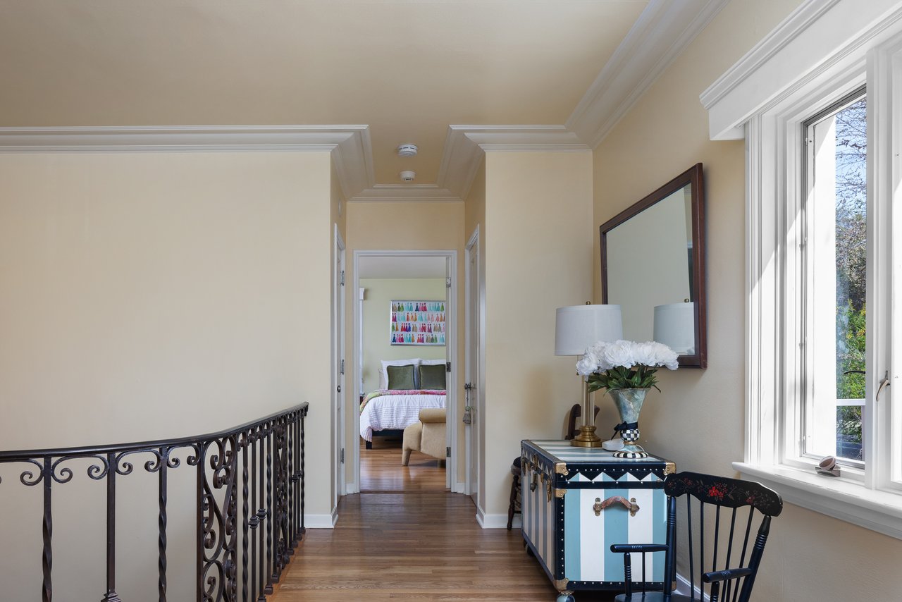 3042 N MANOR Drive E