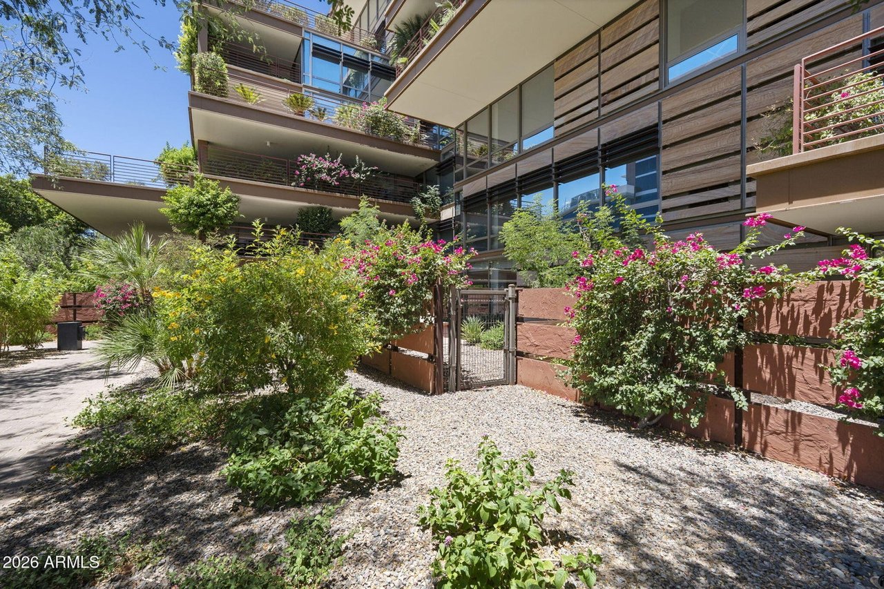 7127 E Rancho Vista Dr #1006