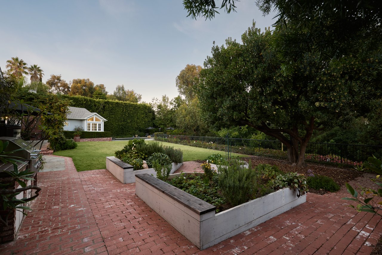 196 Granville Ave, Brentwood